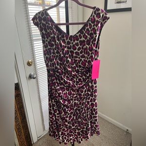 BETSEY JOHNSON NWT AUTHENTIC ANIMAL PRINT SCOOP NECKLINE; SHORT SLEEVES DRESS